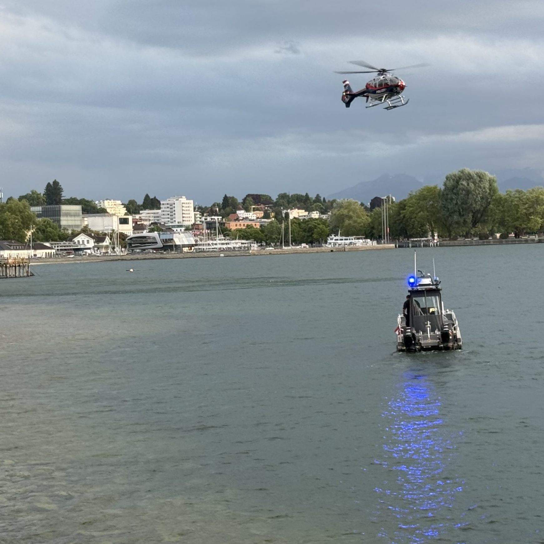 Eine vermisste Person wurde nahe der "Mili" im Bodensee vermutet.