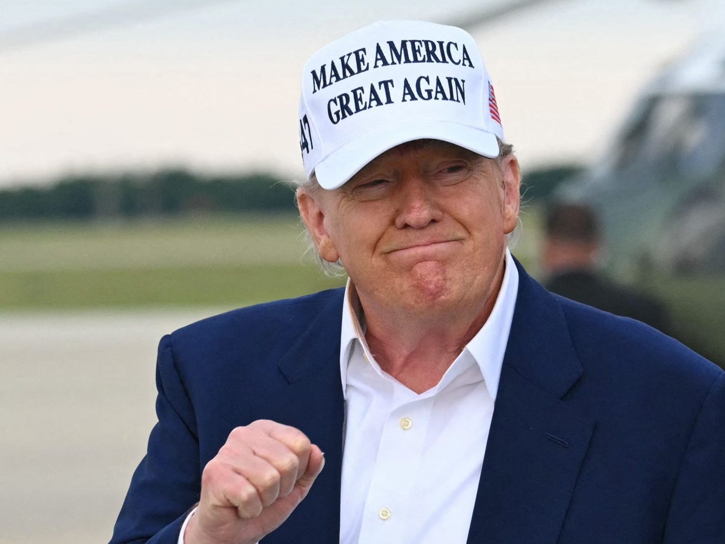 Trump setzt die angekündigten neuen Zölle für die EU vorerst bis 9. Juli aus. Trump setzt die angekündigten neuen Zölle für die EU vorerst bis 9. Juli aus.