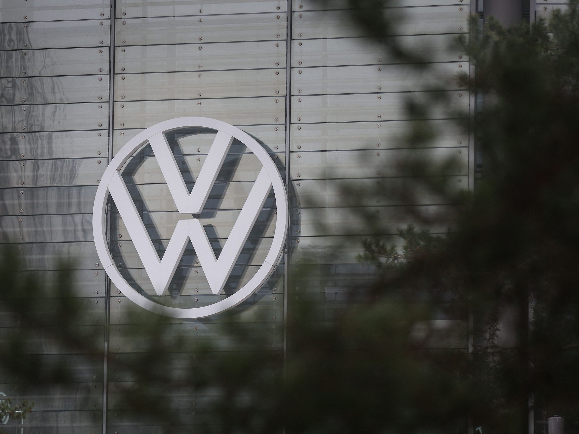 Im September 2015 war in den USA bekanntgeworden, dass VW in großem Maßstab ein Täuschungsprogramm eingesetzt hatte. Im September 2015 war in den USA bekanntgeworden, dass VW in großem Maßstab ein Täuschungsprogramm eingesetzt hatte.