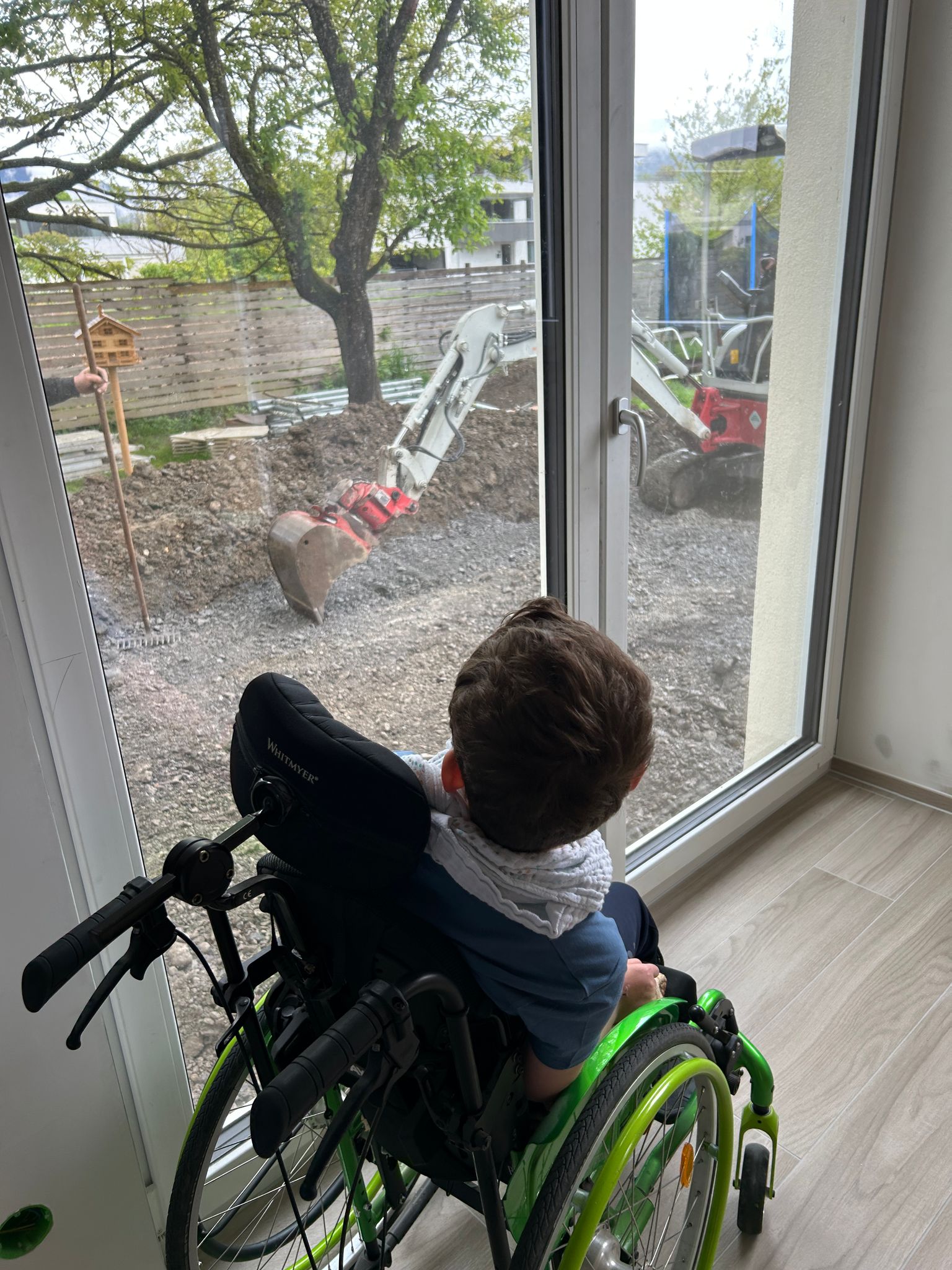 Lukas hat die Bauarbeiten für seinen Lift immer neugierig mitverfolgt.