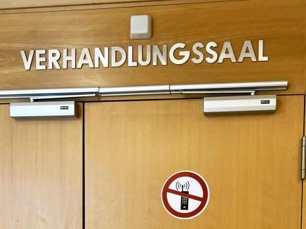 Ein Jahr unbedingt nach Gutheißung von Terror. Ein Jahr unbedingt nach Gutheißung von Terror.