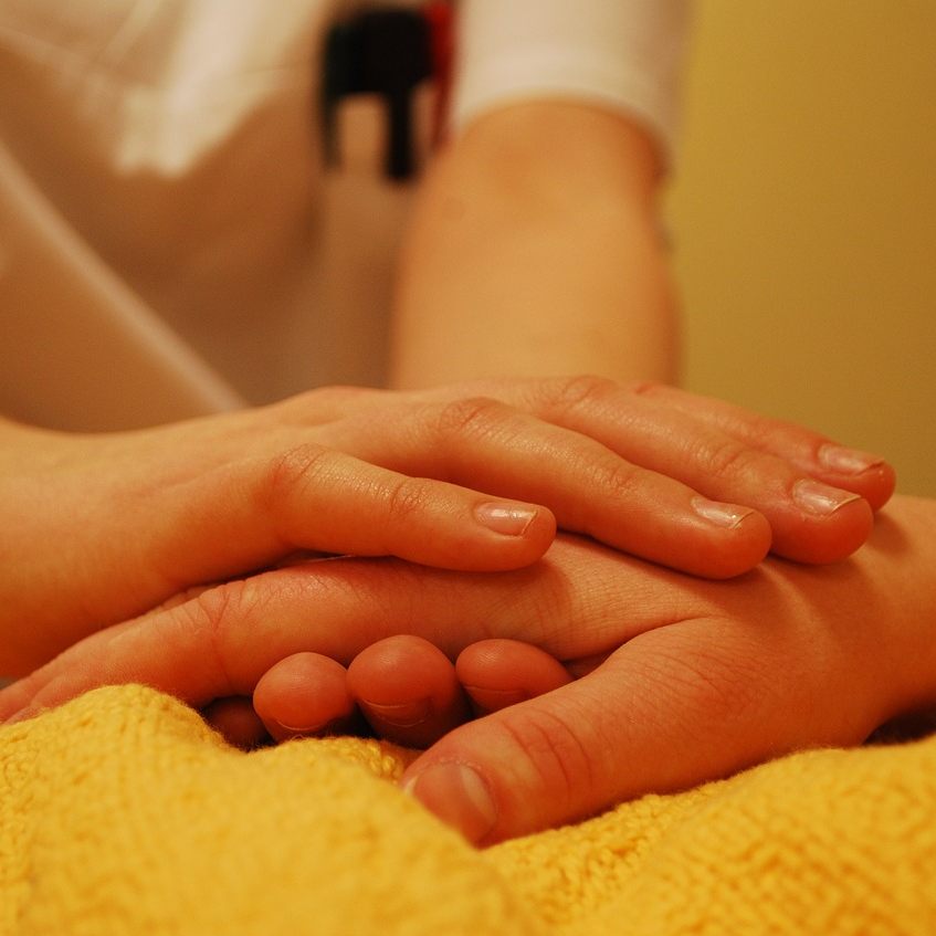 Die Pflege von Angehörigen dünnt den Arbeitsmarkt aus.