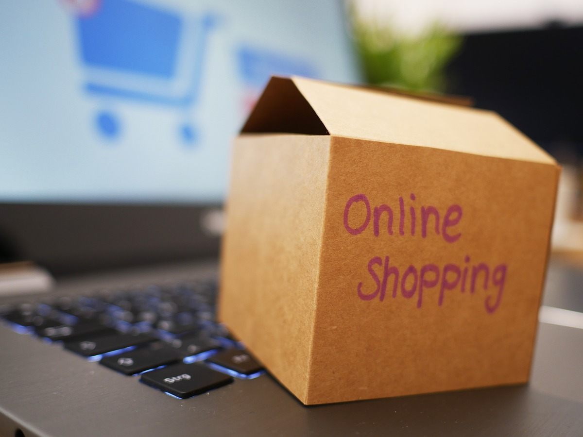 Fast jeder Konsument kauft regelmäßig online ein. Fast jeder Konsument kauft regelmäßig online ein.