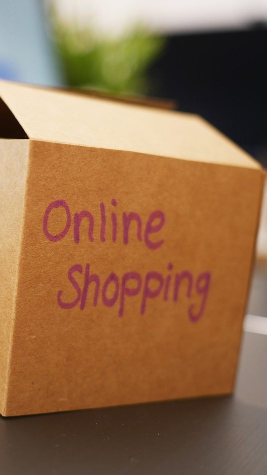 Fast jeder Konsument kauft regelmäßig online ein.