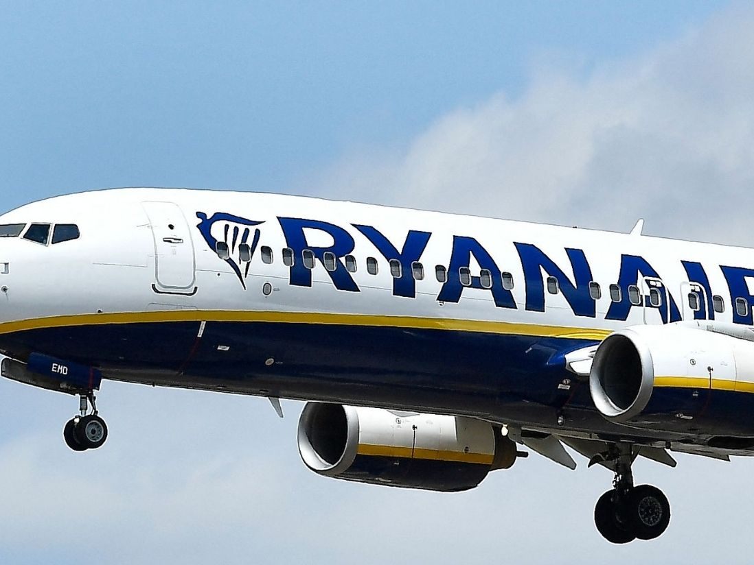 Ein Gericht in Spanien hat entschieden, dass Handgepäck zum Flug dazugehört und nicht extra kosten darf. Ein Gericht in Spanien hat entschieden, dass Handgepäck zum Flug dazugehört und nicht extra kosten darf.