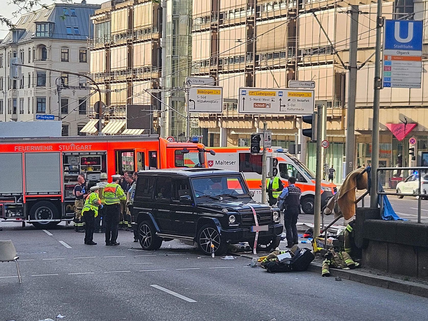 Unfalllenker hatte fünfjähriges Kind mit im Auto. Unfalllenker hatte fünfjähriges Kind mit im Auto.
