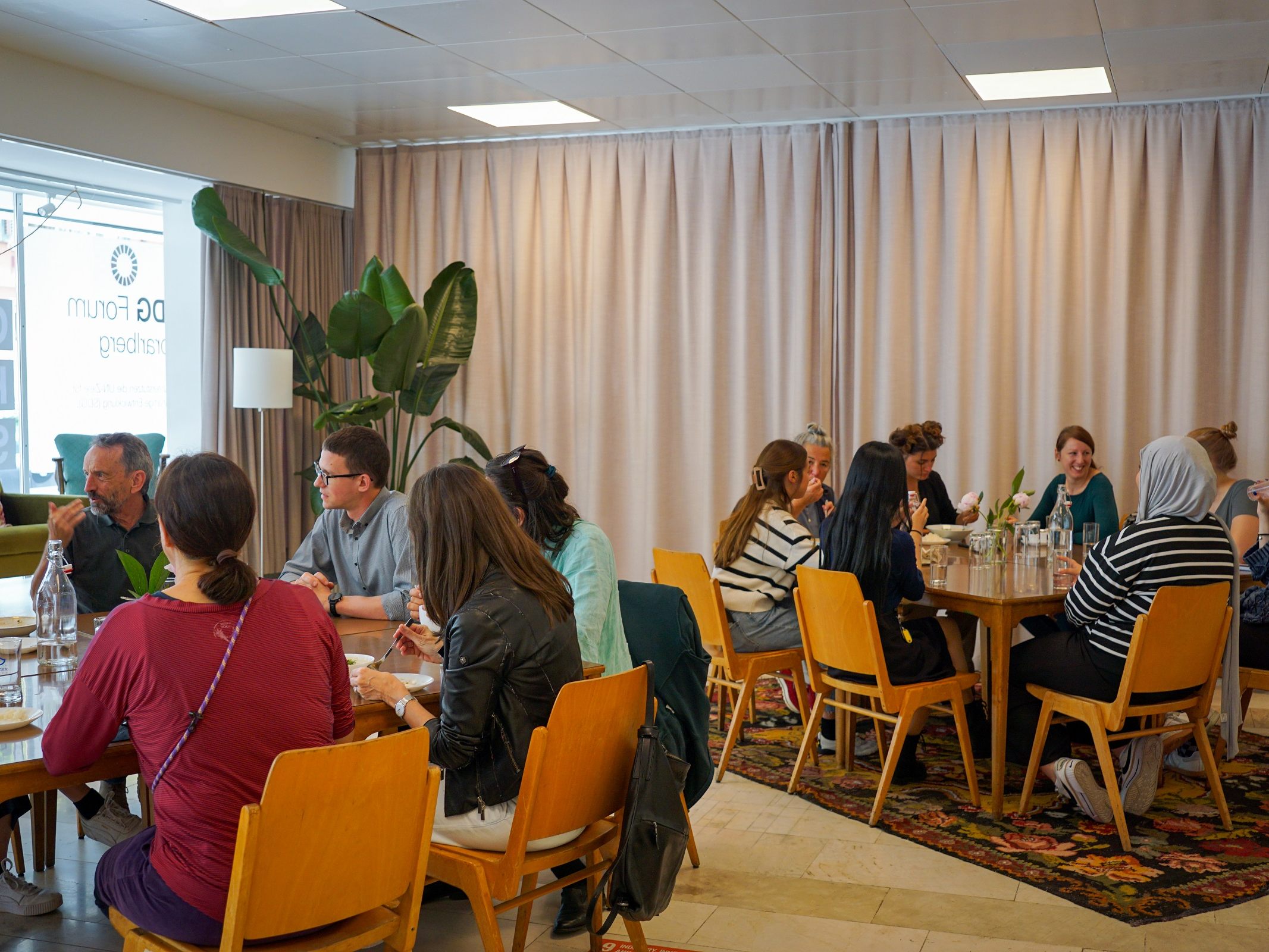 Das WirkRaum-Team lädt zum Mittagstisch mit Ulli Marberger von der Elfenküche ein. Das WirkRaum-Team lädt zum Mittagstisch mit Ulli Marberger von der Elfenküche ein.