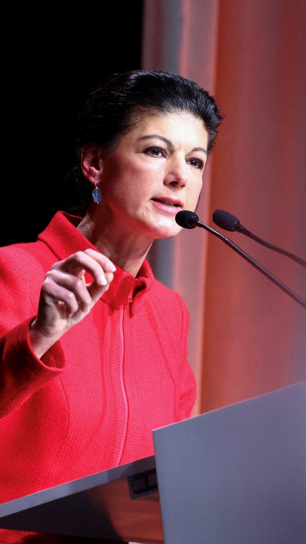 Sahra Wagenknecht überrascht die Rap-Szene, als sie 50 Cent nicht erkennt. Ein amüsanter Einblick in die Kluft zwischen Politik und Popkultur.