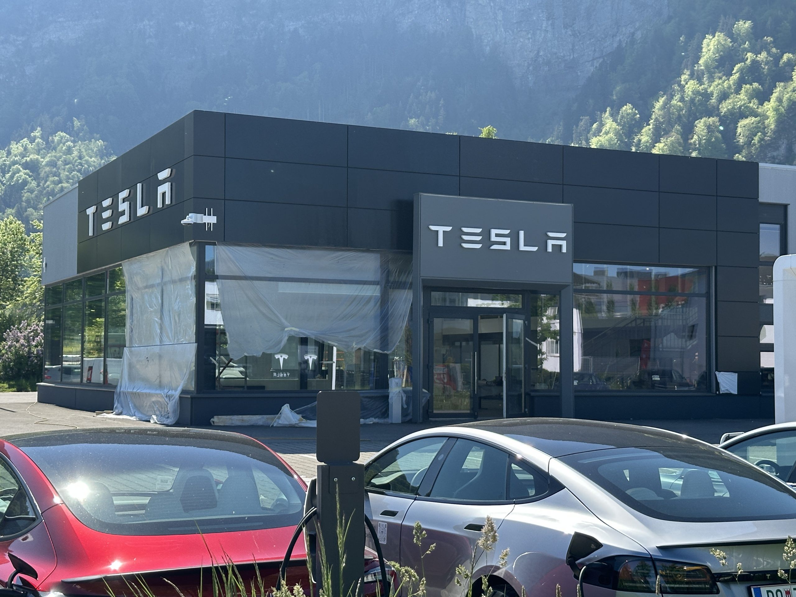 Tempolimits zur Luftreinhaltung gelten auch für E-Autos Tempolimits zur Luftreinhaltung gelten auch für E-Autos