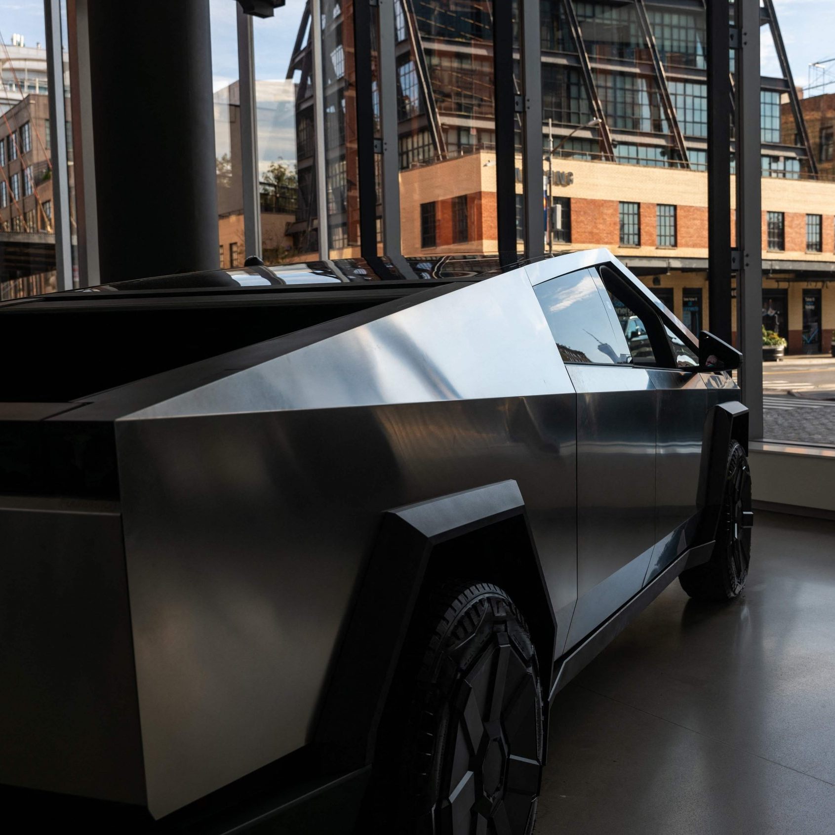 Auch in Vorarlberg wird bei der Eröffnung der Cybertruck zu sehen sein.