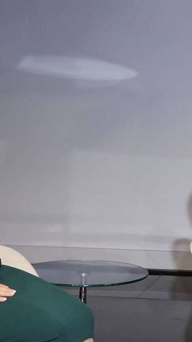 Ricarda Lang wettet 20 Kästen Bier gegen CDU-CO2-Politik. © Thomas Bartilla/Imago