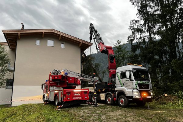 ABD0006_20250627 – KITZBHEL – STERREICH: ++ HANDOUT ++ ZU APA0402 VOM 26.6.2025 – Ein schweres Unwetter sorgte am Donnerstag, 26. Juni 2025, im Stadtgebiet von Kitzbhel fr zahlreiche Einstze der Feuerwehr. – FOTO: APA/STADTFEUERWEHR KITZBHEL – ++ WIR WEISEN AUSDRCKLICH DARAUF HIN, DASS EINE VERWENDUNG DES BILDES AUS MEDIEN- UND/ODER URHEBERRECHTLICHEN GRNDEN AUSSCHLIESSLICH IM ZUSAMMENHANG […]