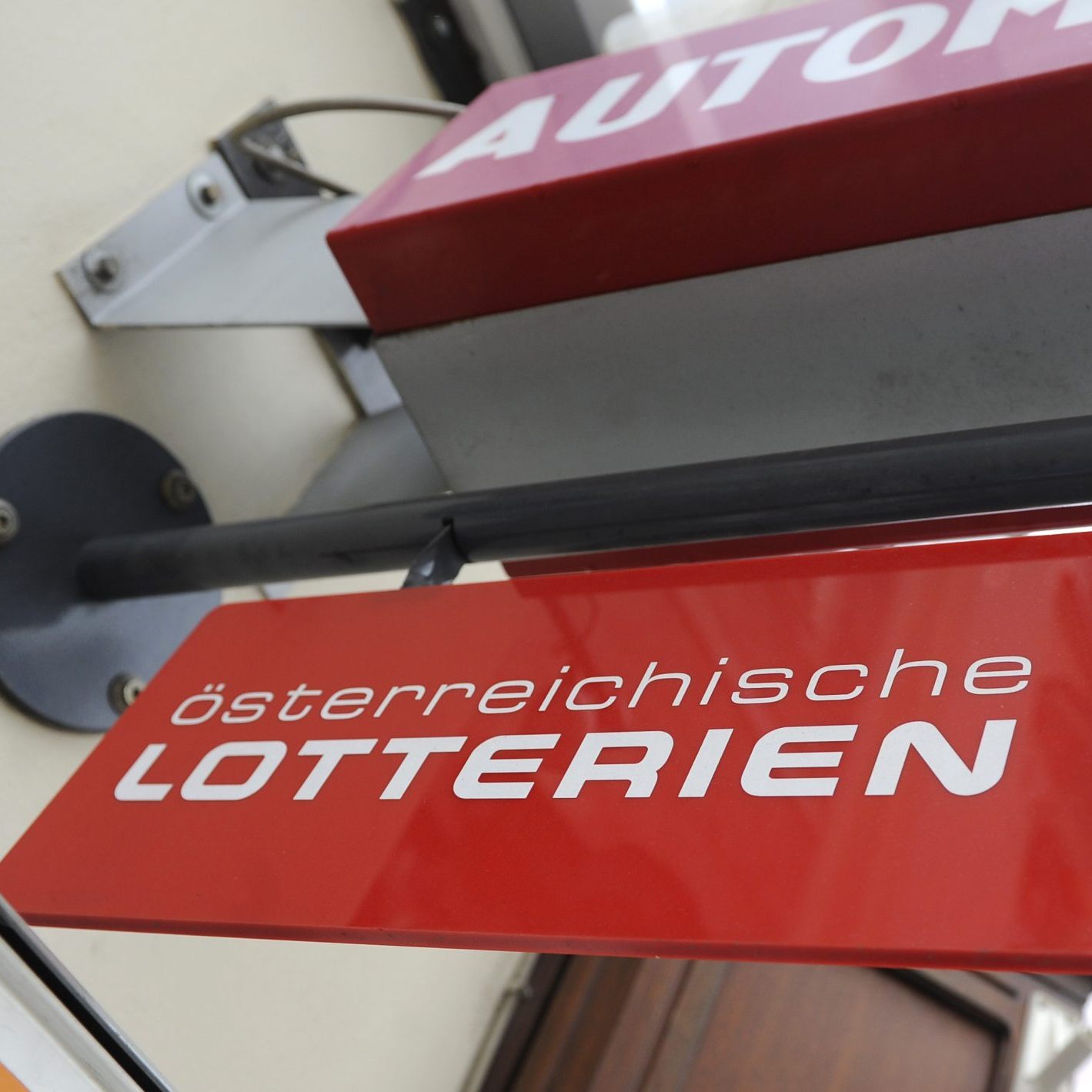 Rund 6 Prozent der Belegschaft der "Österreichischen Lotterien" wurden beim AMS zur Kündigung angemeldet.