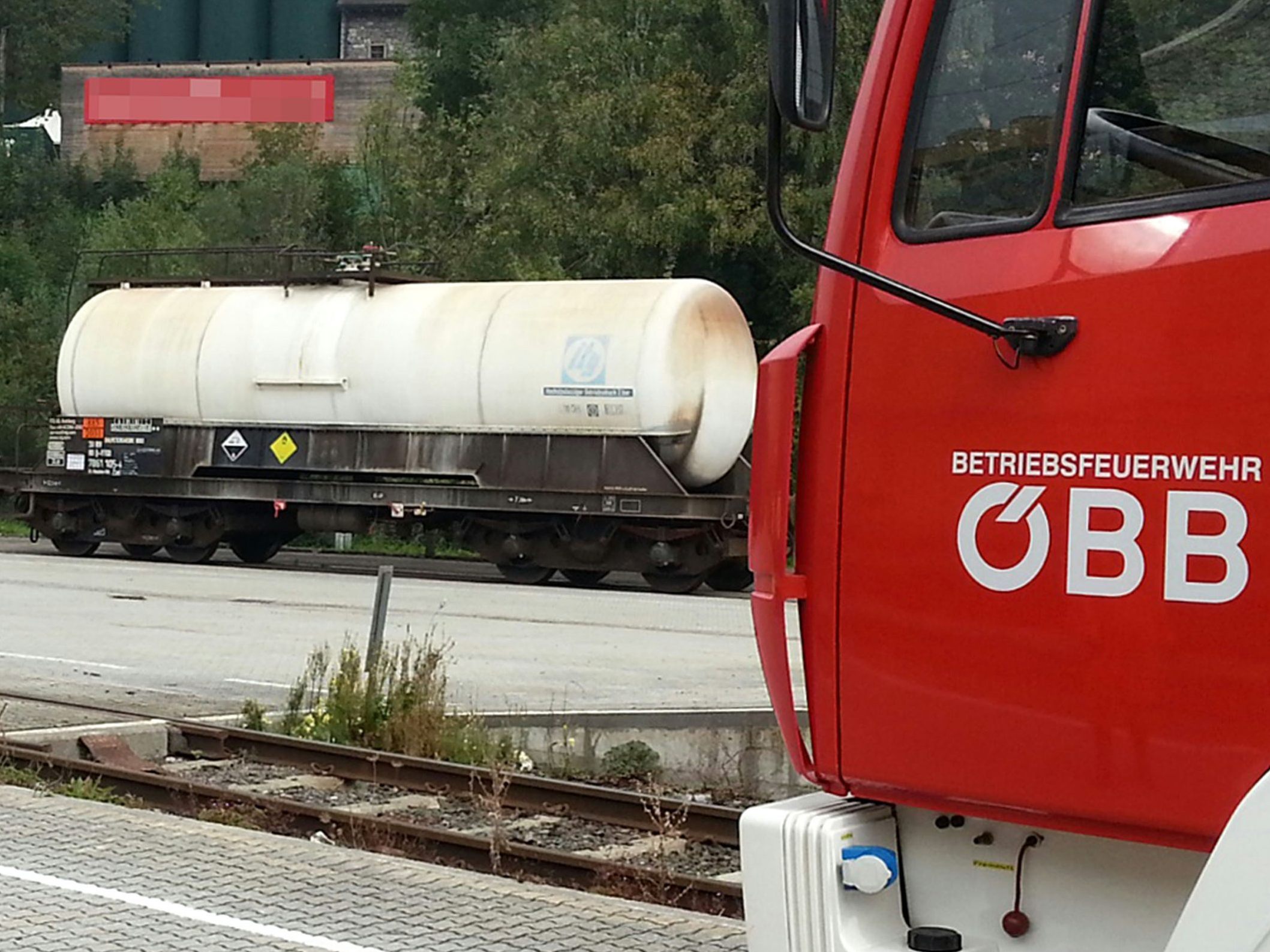 Eine geringe Menge Benzin trat aus einem Kesselwagen der ÖBB aus – keine Gefahr für Umwelt oder Personen. Eine geringe Menge Benzin trat aus einem Kesselwagen der ÖBB aus – keine Gefahr für Umwelt oder Personen.