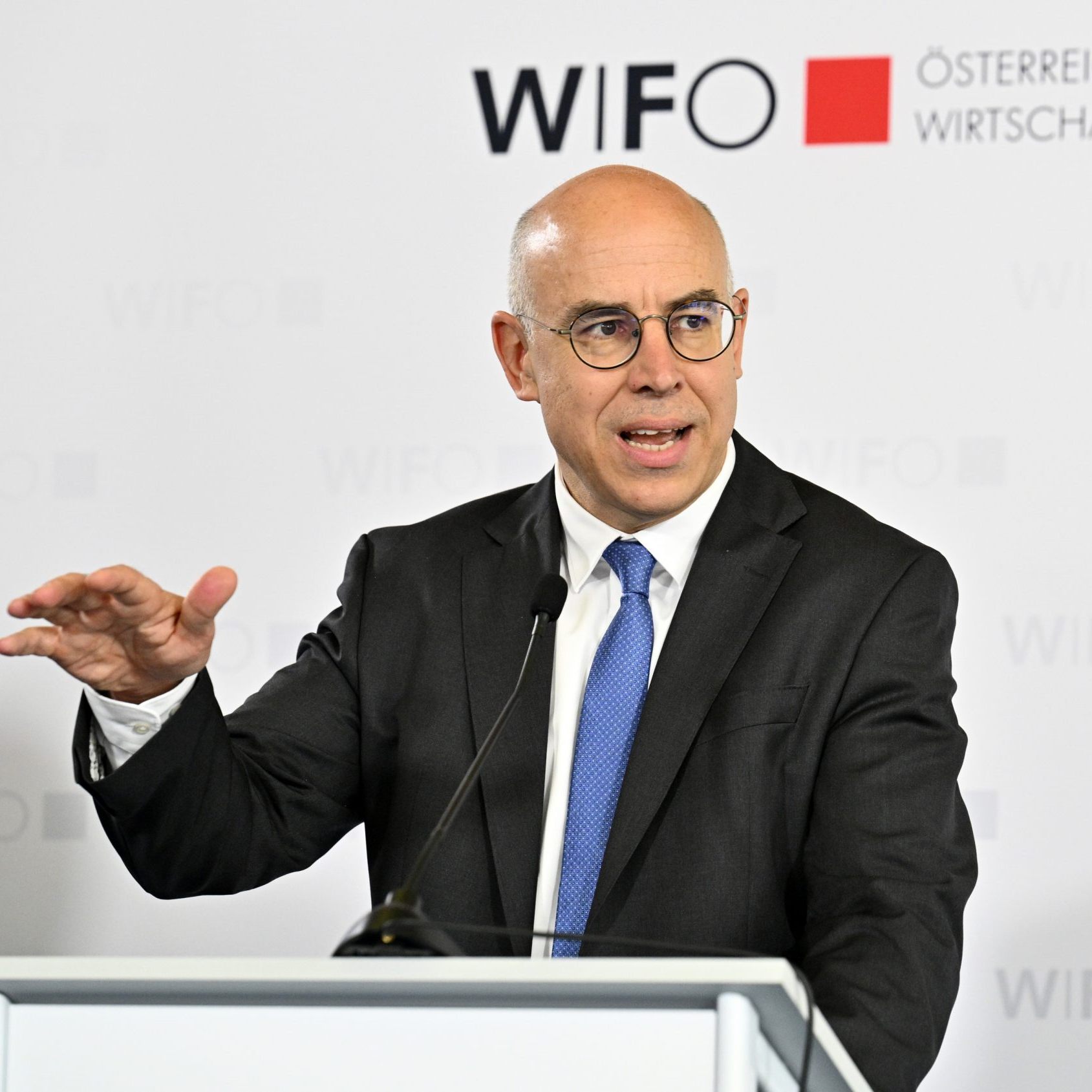Wifo-Chef Gabriel Felbermayr im Rahmen einer Pressekonferenz von Wirtschaftsforschungsinstitut (WIFO) und Institut für Höhere Studien.