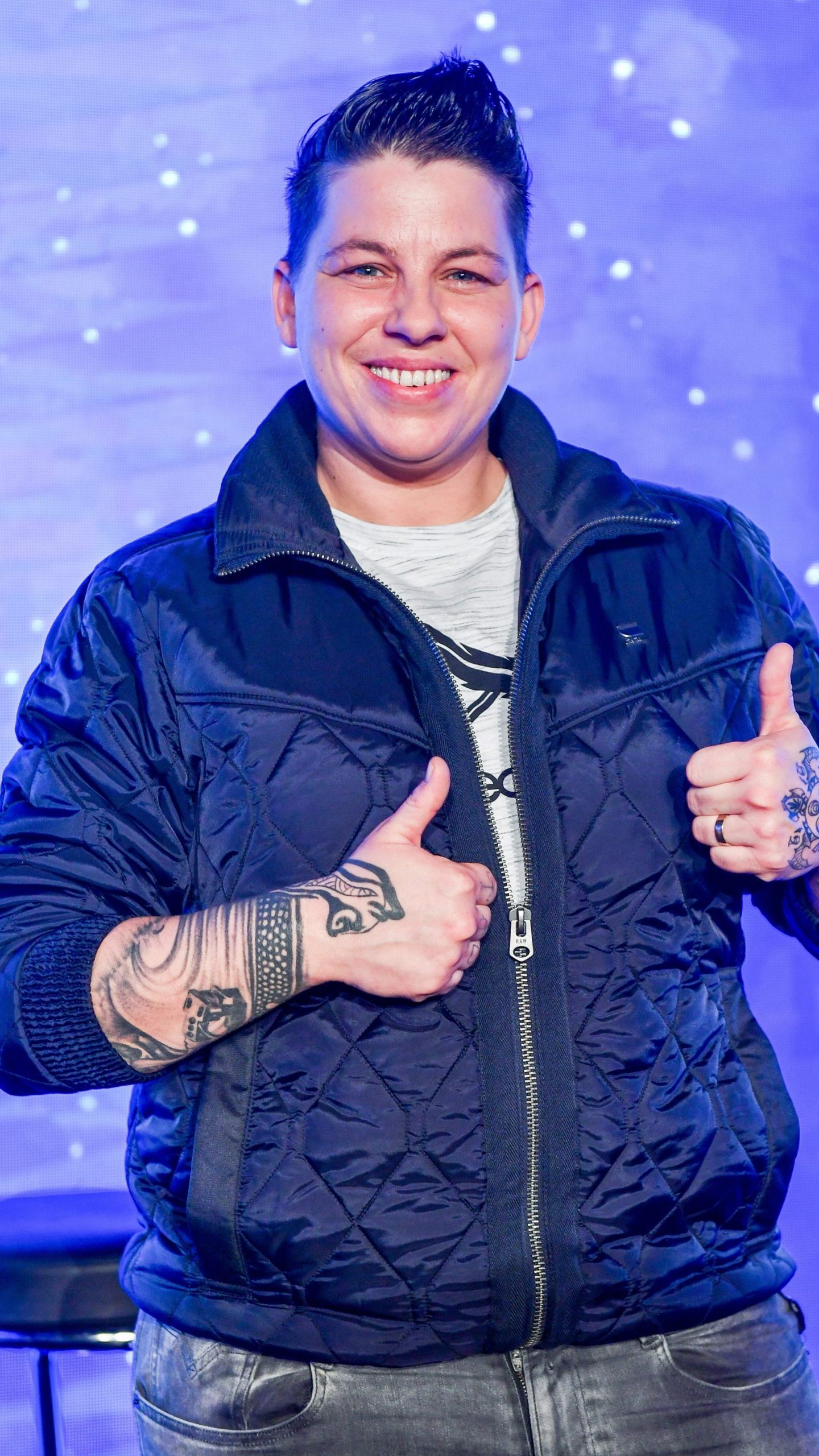 Kerstin Ott enthüllt im Podcast, dass sie und Helene Fischer keine engen Freunde sind. Ein Blick hinter die Schlager-Kulissen. (Bild: APA/ZB/Jens Kalaene)