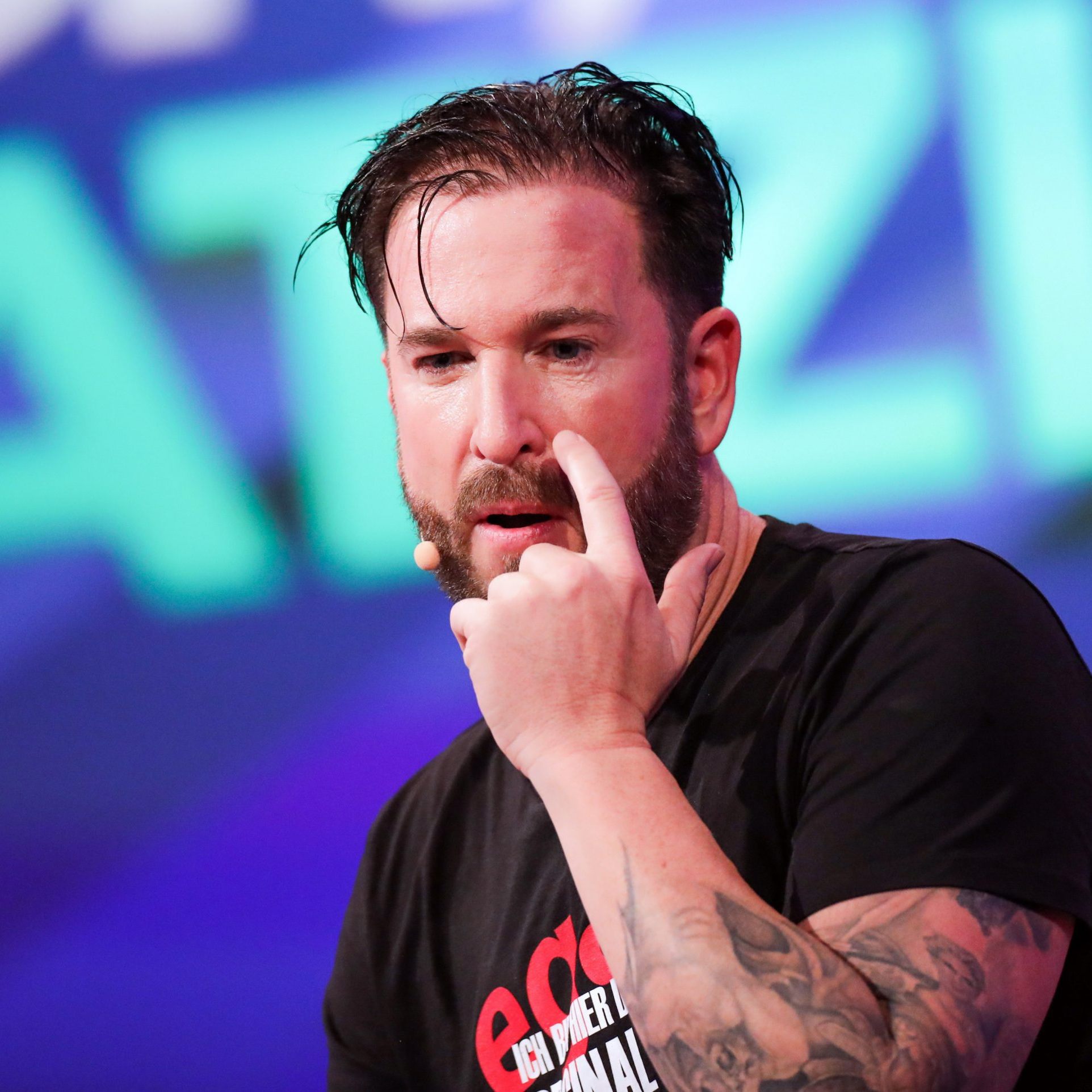 Michael Wendler feiert ausverkauftes Comeback in Bochum trotz scharfer Kritik und Shitstorm. Weitere Konzerte sind geplant. (Bild: APA/DPA/ROLF VENNENBERND)