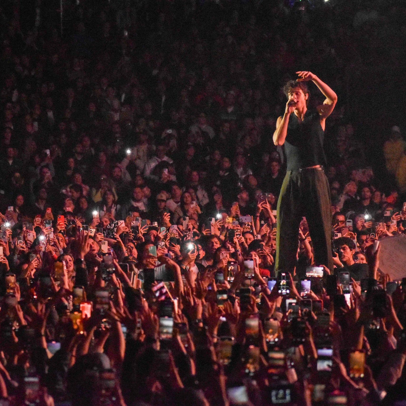 Erlebe Shawn Mendes 2025 live in Köln und München. Infos zu Terminen, Tickets und Preisen für unvergessliche Konzerte. (Bild: APA/AFP/ALEJANDRO GONZALEZ)