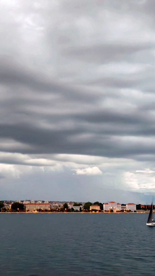 Unwetter in Kroatien: Fähre sinkt, Chaos an Küste