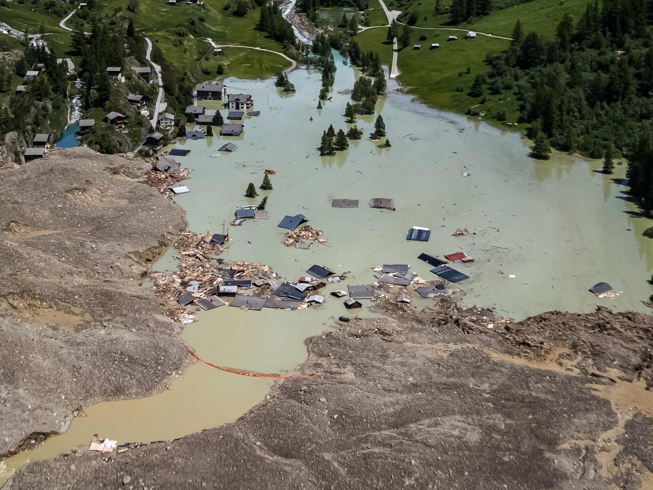 Aufräumarbeiten weiterhin nicht möglich.