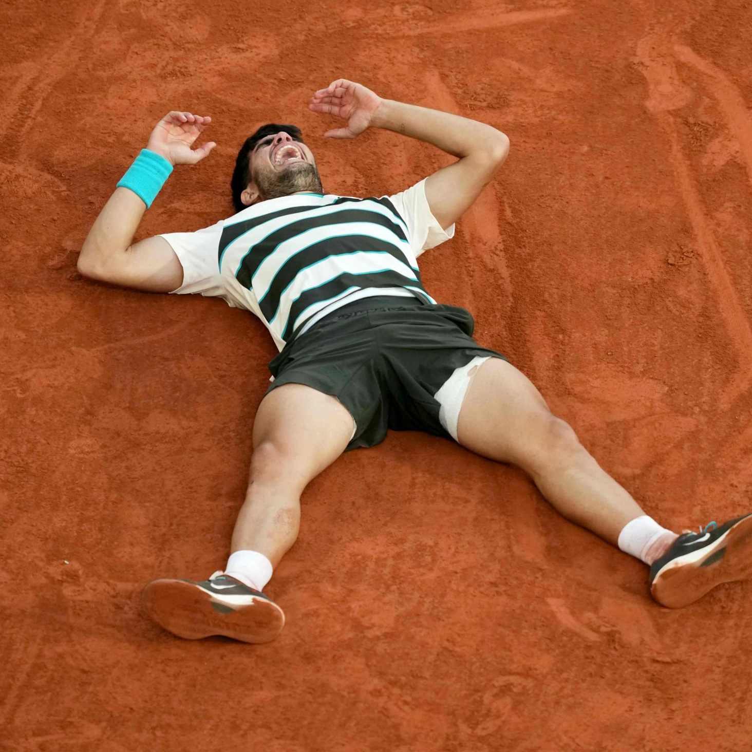 Alcaraz siegt in einem historischen Finale