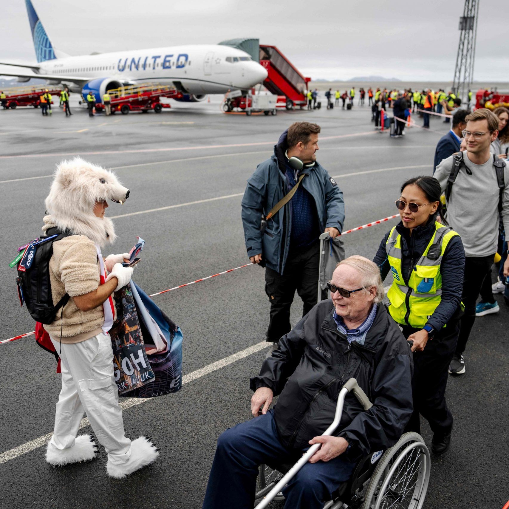 Eine United-Boeing musste in Zürich den Start abbrechen. Die Maschine wurde evakuiert – mehrere Reifen platzten, die Piste blieb blockiert.