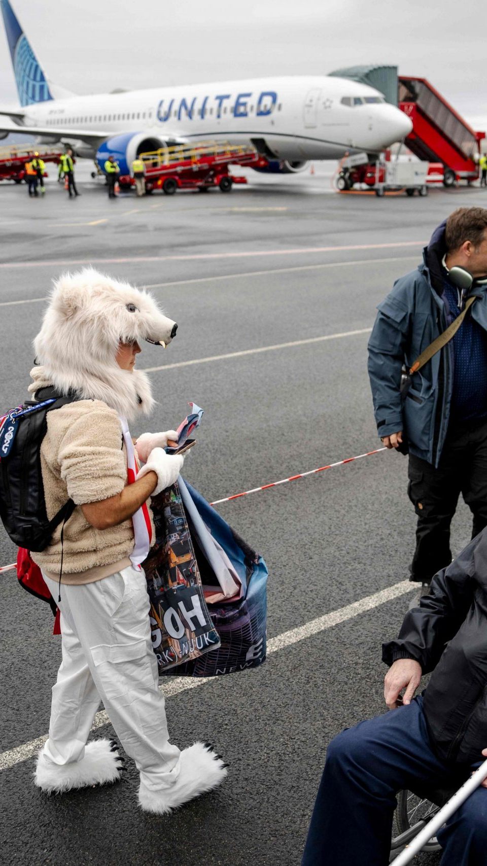 Eine United-Boeing musste in Zürich den Start abbrechen. Die Maschine wurde evakuiert – mehrere Reifen platzten, die Piste blieb blockiert.
