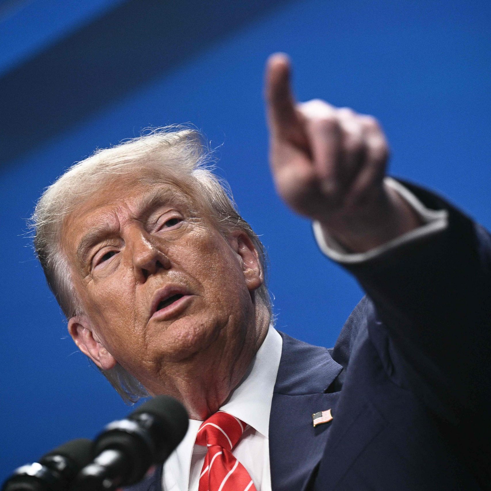 NATO-Gipfel: Milliarden für Verteidigung, Rutte vor Herausforderungen, Trump als Unsicherheitsfaktor.