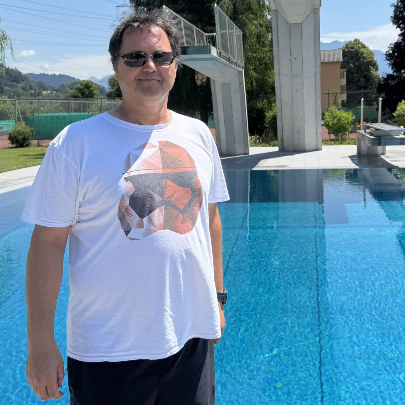 Oliver Tschabrun ist der Leiter des Walgaubades in Nenzing.