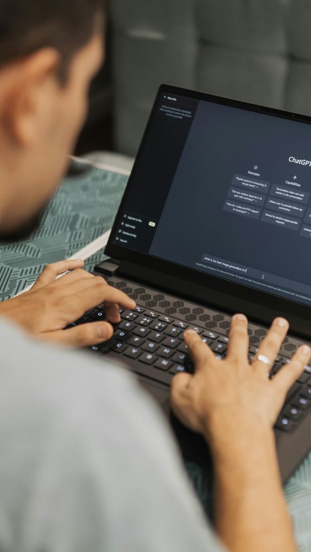 Immer mehr Menschen in Österreich nutzen Künstliche Intelligenz.