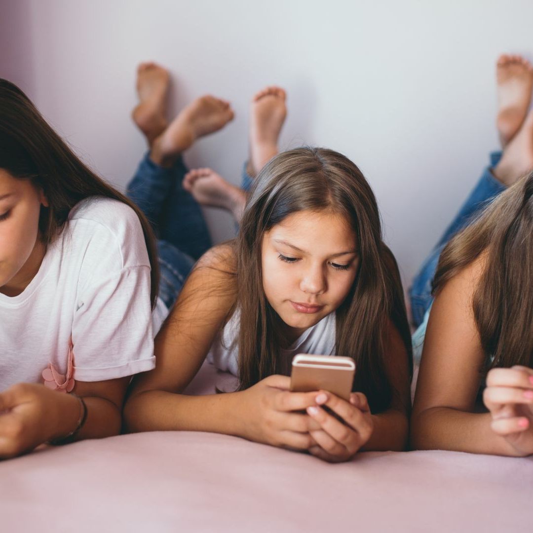 Künftig soll der Zugang zu Social Media Accounts für Minderjährige erschwert werden.