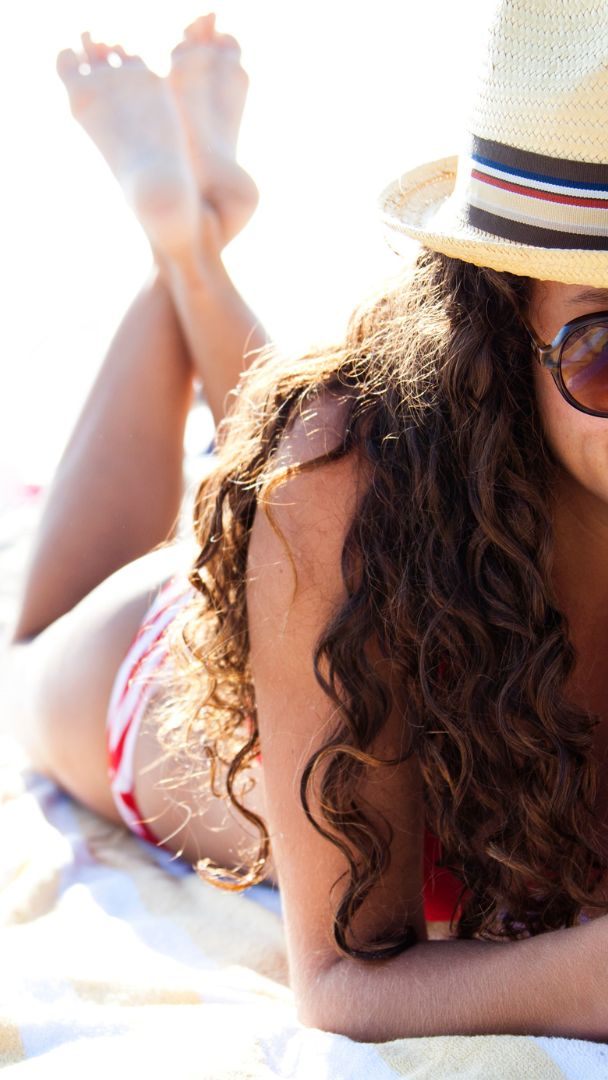 Im Urlaub lauern im Mobilfunk einige Kostenfallen.