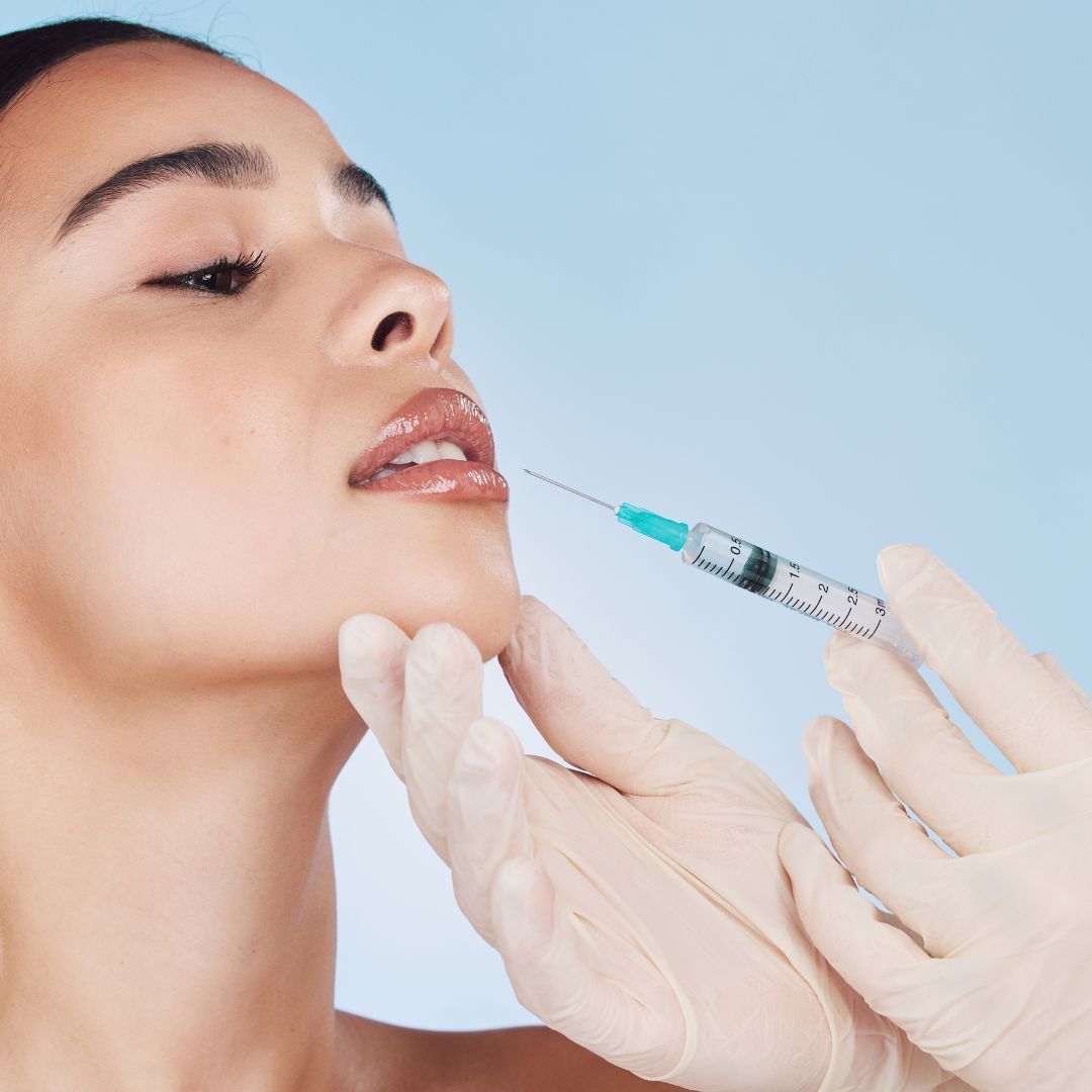 Die Stadt Wien klärt mit einer neuen Kampagne zu gesundheitlichen Risiken bei Beauty-OPs auf.