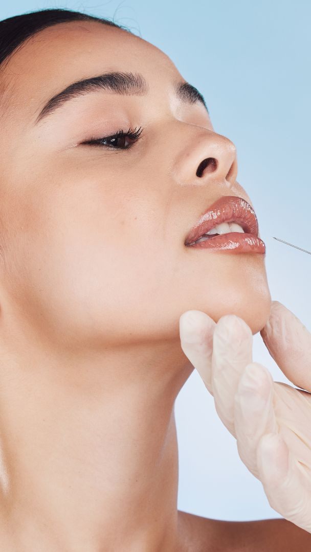 Die Stadt Wien klärt mit einer neuen Kampagne zu gesundheitlichen Risiken bei Beauty-OPs auf.