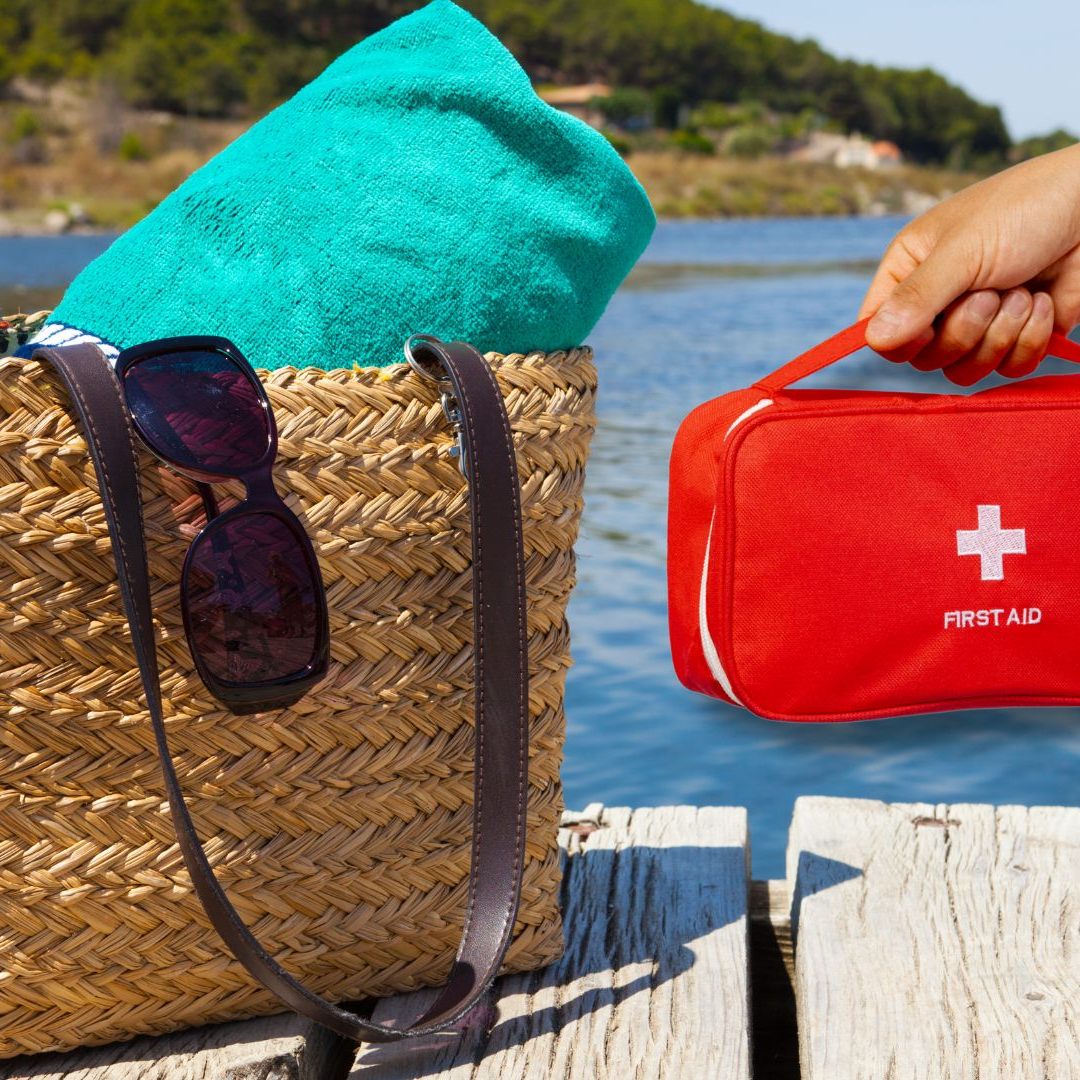 Neben der Reiseapotheke sollte auch eine kleine "Handapotheke" für die Strandtasche mitbedacht werden.