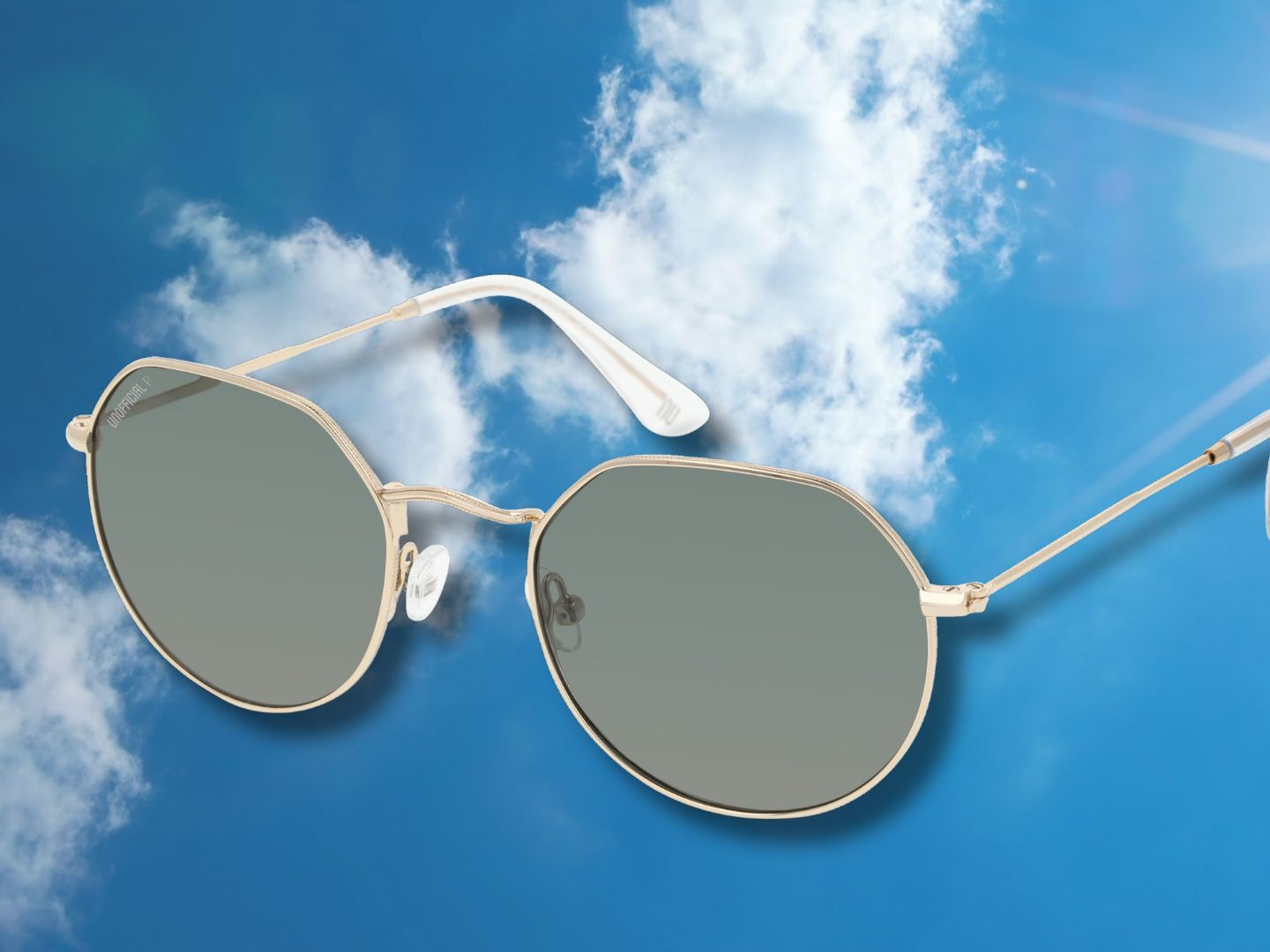 Die Sonnenbrille von UNOFFICIAL verbindet einen eleganten Look mit UV-Schutz. Die Sonnenbrille von UNOFFICIAL verbindet einen eleganten Look mit UV-Schutz.