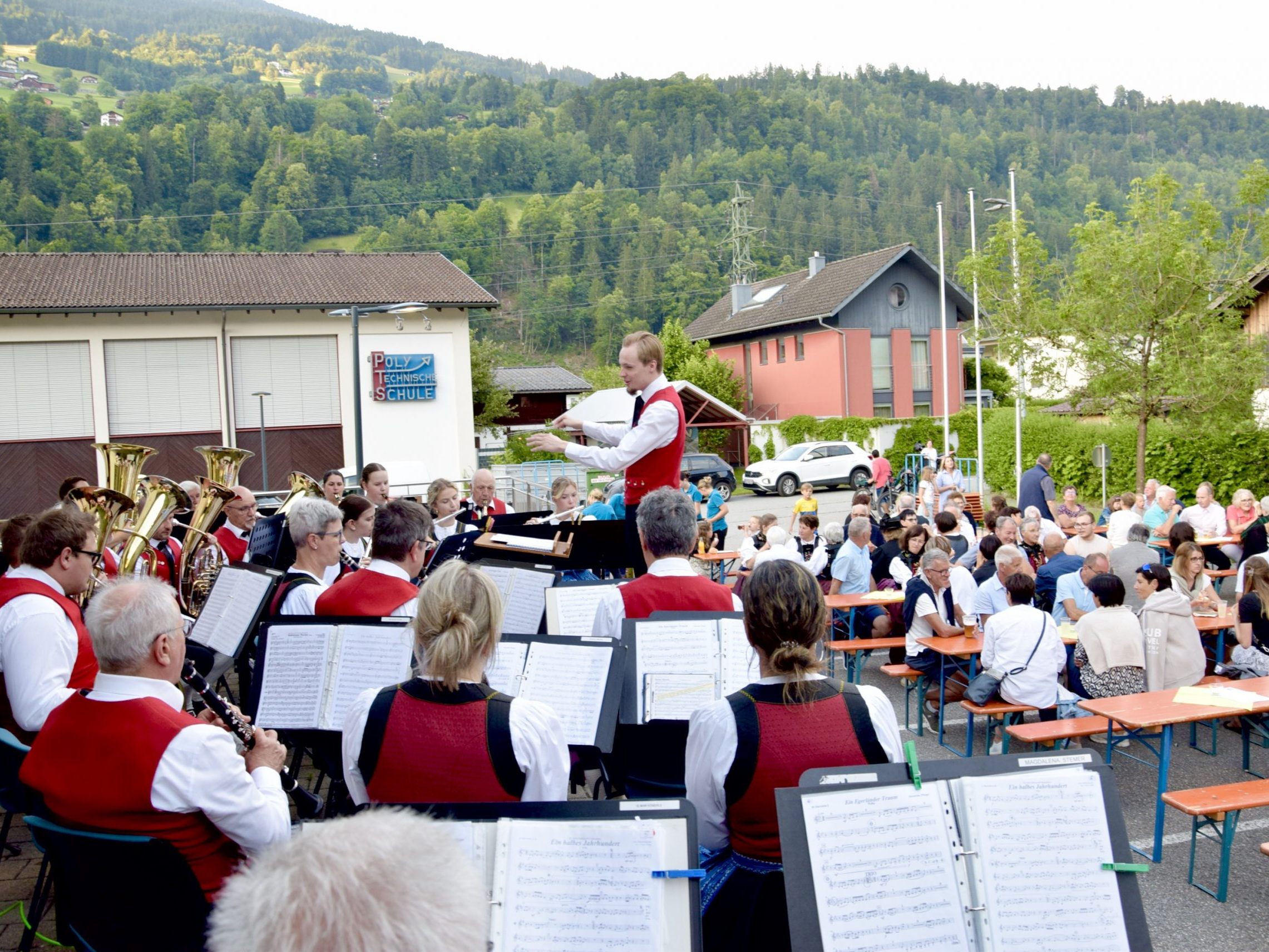 Die Trachtenkapelle Gantschier lud zum Dämmerschoppen beim Musikheim