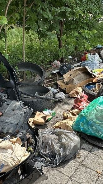Gibt es ein Müllproblem am Parkplatz des ehemaligen Lebensmittelmarktes?