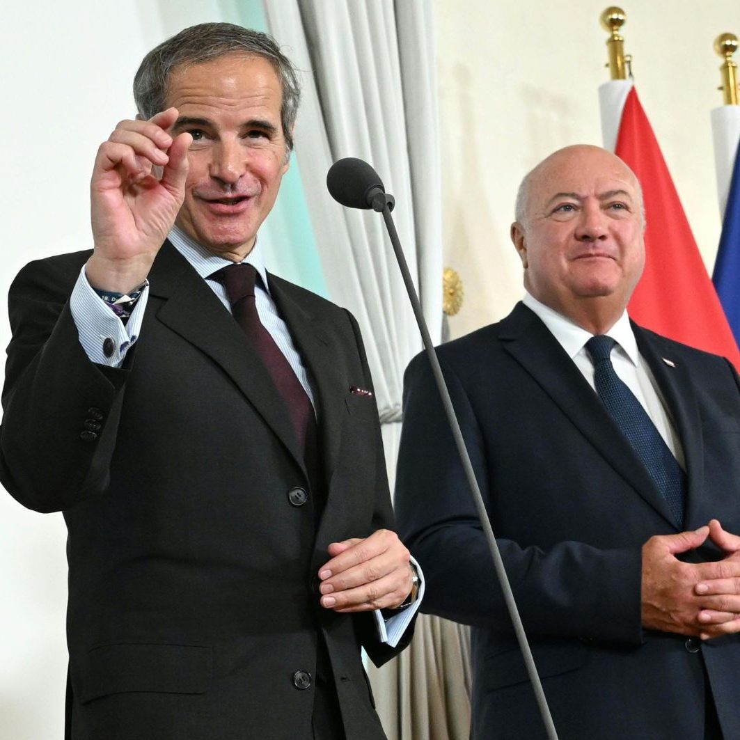 Christian Stocker (ÖVP), Vizekanzler Andreas Babler (SPÖ) vor einer Sitzung des Bundes-Krisensicherheitskabinetts im Bundeskanzleramt in Wien.