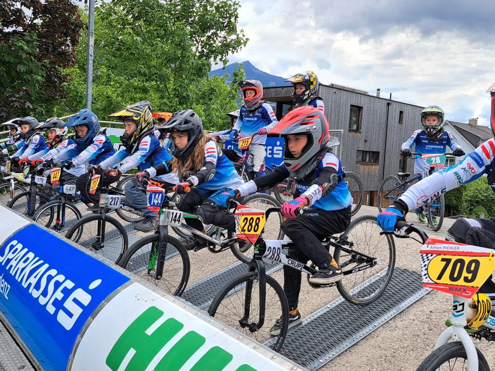 BMX-Sparkassenteam im Emmental im Einsatz