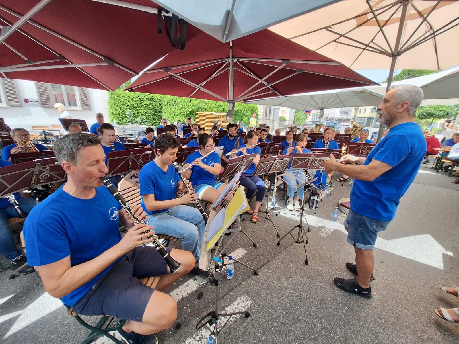 Mit einem schwungvollen Sommer-frühschoppen konzertiert die Stadtmusik Bludenz am Muttersberg.