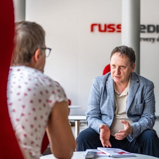 Seit fast 30 Jahren begleitet Martin Rümmele die Entwicklung des österreichischen Gesundheitssystems und spart nicht mit Kritik an den Vorgängen.