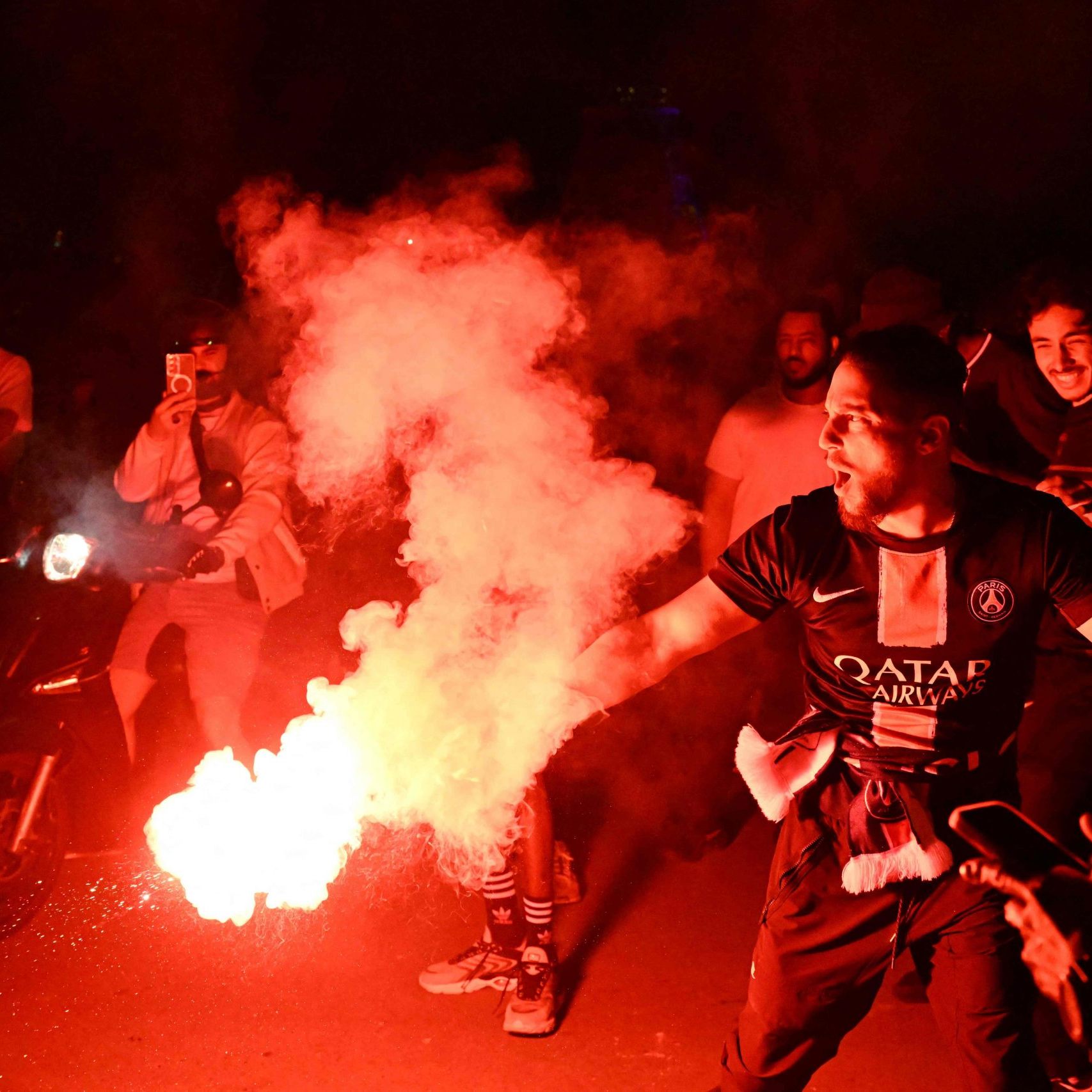 Chaotische Szenen in französischer Hauptstadt.