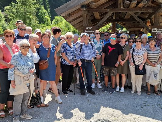 Teilnehmer der Tagesfahrt ins Gschnitztal Teilnehmer der Tagesfahrt ins Gschnitztal