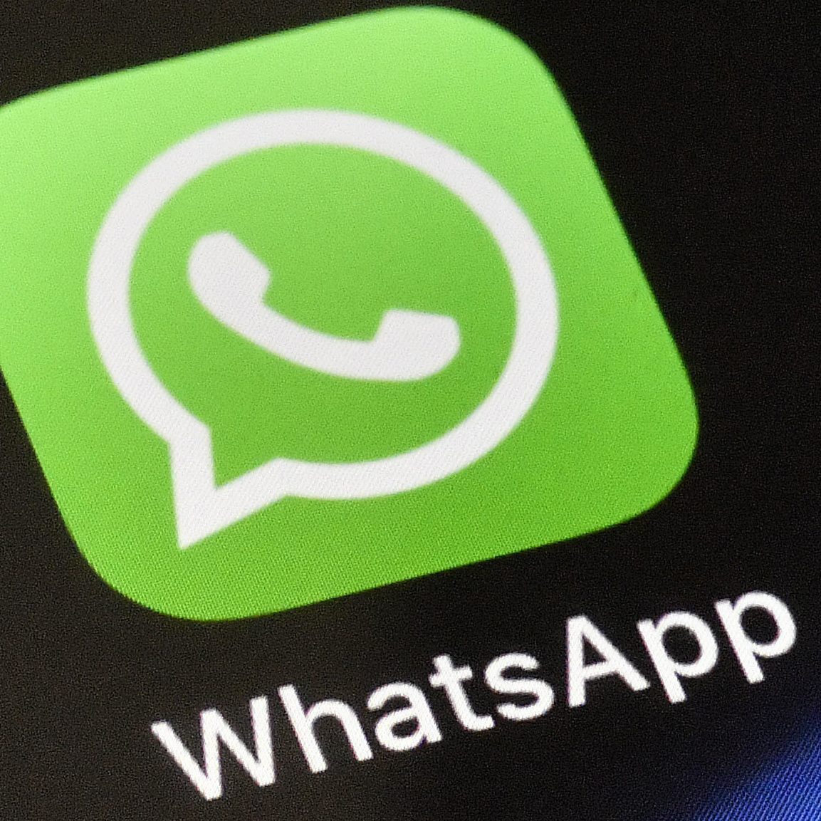 WhatsApp führt Werbung ein, bleibt aber für Chats kostenlos. Entdecke, welche Funktionen kostenpflichtig werden könnten.