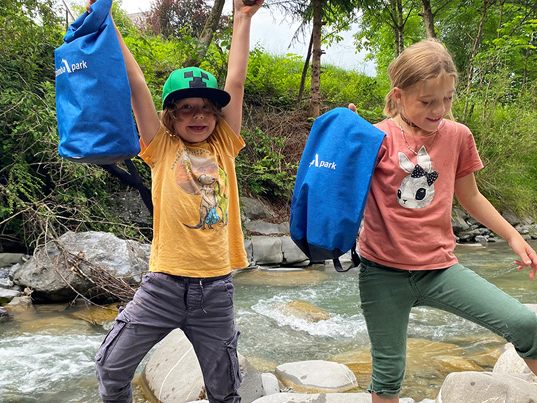 Zeugnisaktion: Am Freitag, 4. Juli gibt es ab 10 Uhr im ZIMBAPARK Bludenz/Bürs einen gratis Seesack als Geschenk für alle Schülerinnen und Schüler zum Schulschluss.