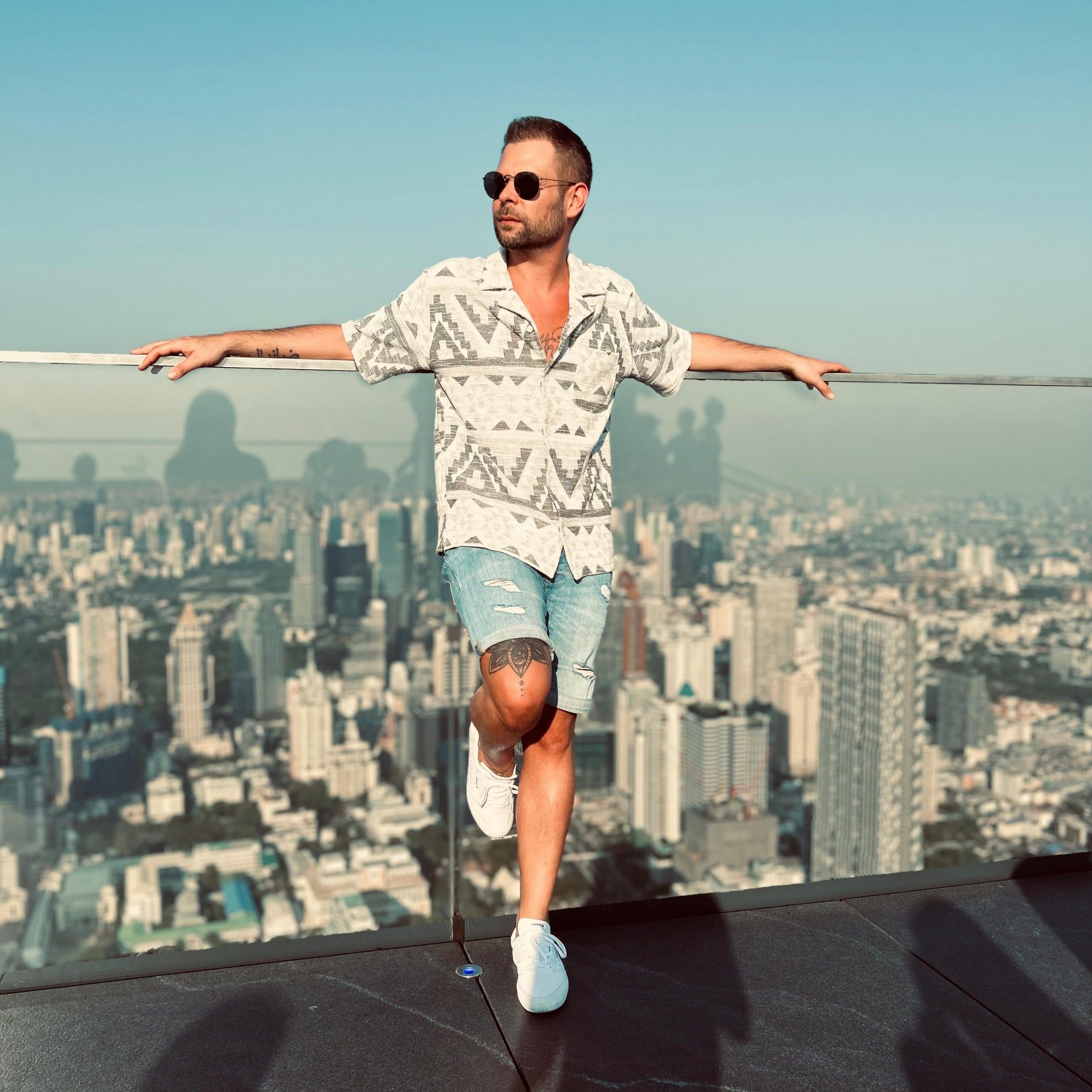 Daniel sucht einen Reisepartner.