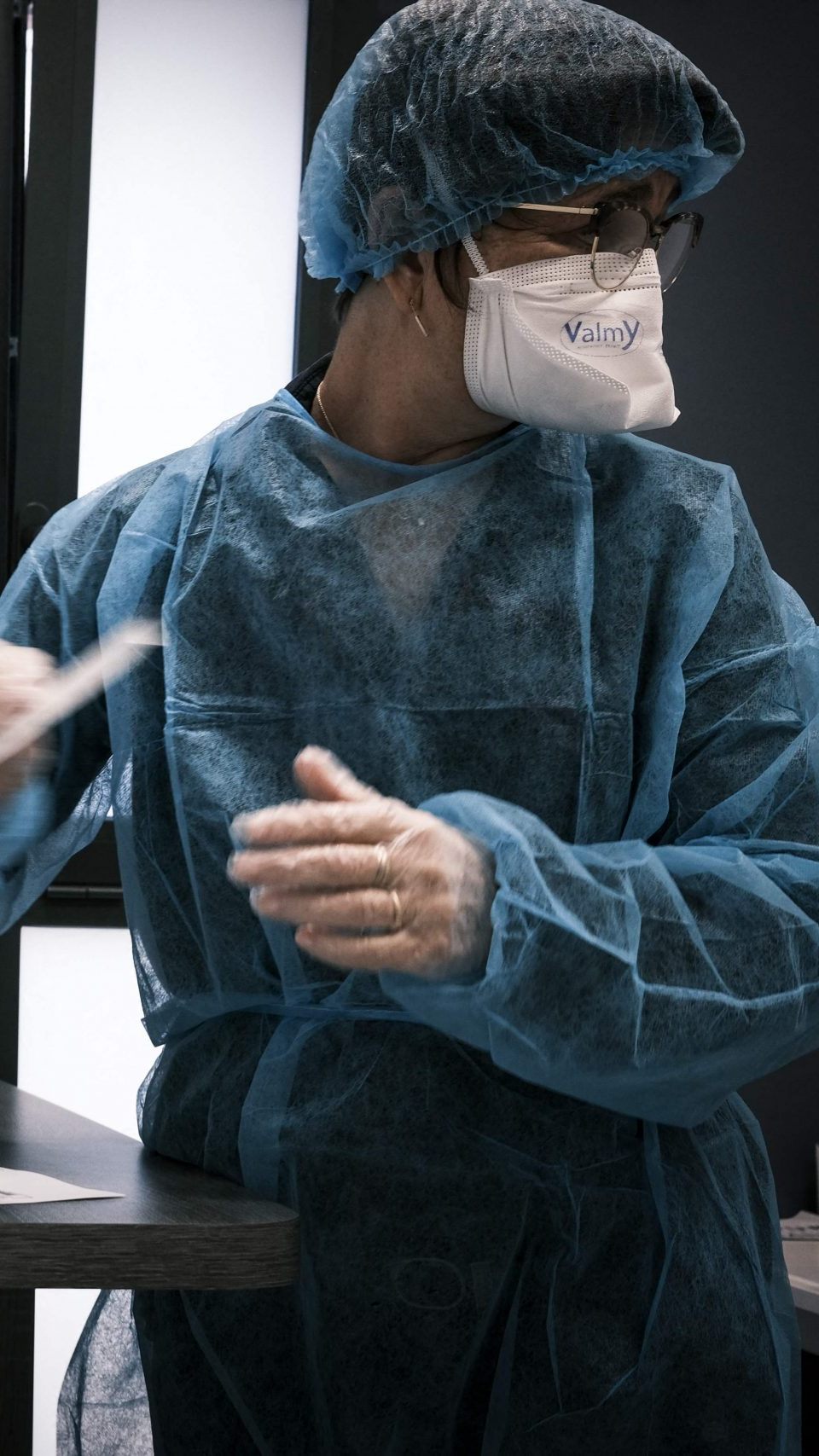 Symbolfoto aus der Pandemie: In Österreich gilt die Omikron-Subvariante LP.8.1 seit April 2025 als vorherrschend. Die EMA empfiehlt eine Anpassung der Impfstoffe für die kommende Saison.