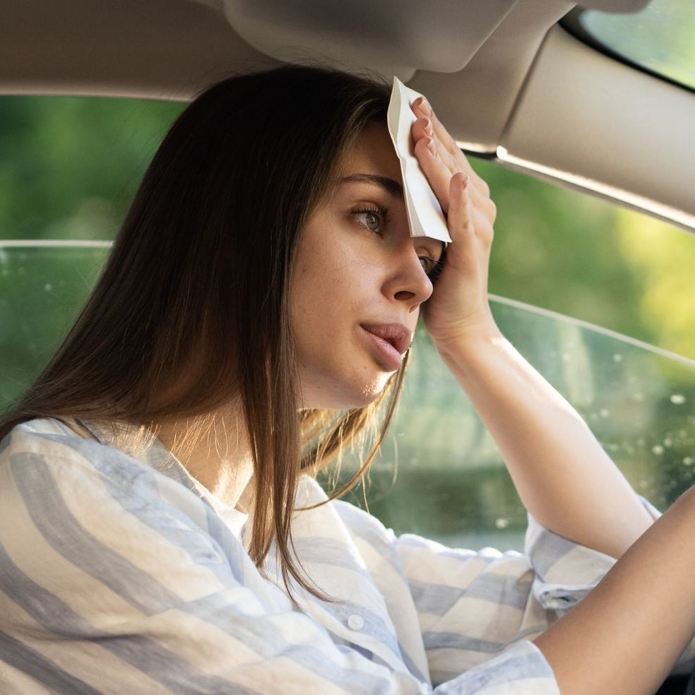 Hitze im Auto: Warum viele Fahrer falsch reagieren. (Symbolbild)