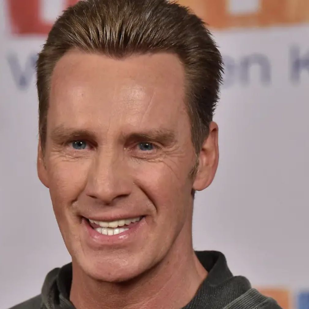 Jürgen Milski leidet am Karpaltunnelsyndrom, lehnt OP ab. Er setzt auf konservative Behandlung, um weiterhin am Ballermann aufzutreten.